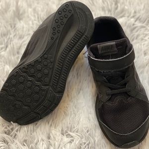NIKE DOWNSHIFTER sz 2Y